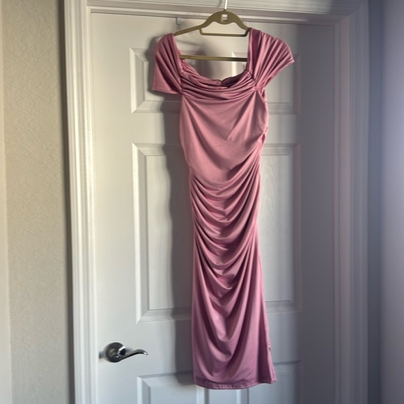 Dresses & Skirts - Pink body con dress